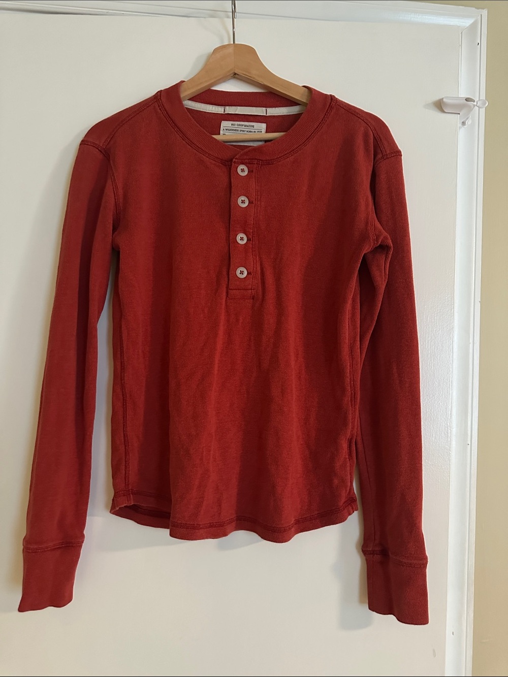 Long-Sleeve Henley Shirt - Rust red